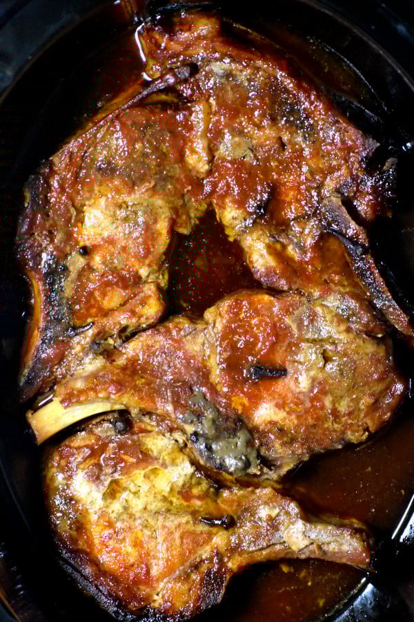 用砂锅煮排骨
